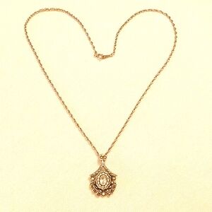 3/$20⭐Beautiful Rhinestone & Pearl Pendant on Antique Silver Chain!